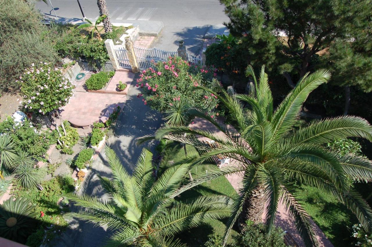Le Zagare Apartments SantʼAlessio Siculo Kültér fotó