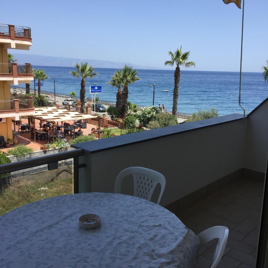 Le Zagare Apartments SantʼAlessio Siculo Kültér fotó